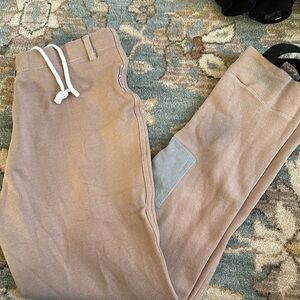 Excellent heavier weight jodhpurs for riding fabric stretchy and comfortable